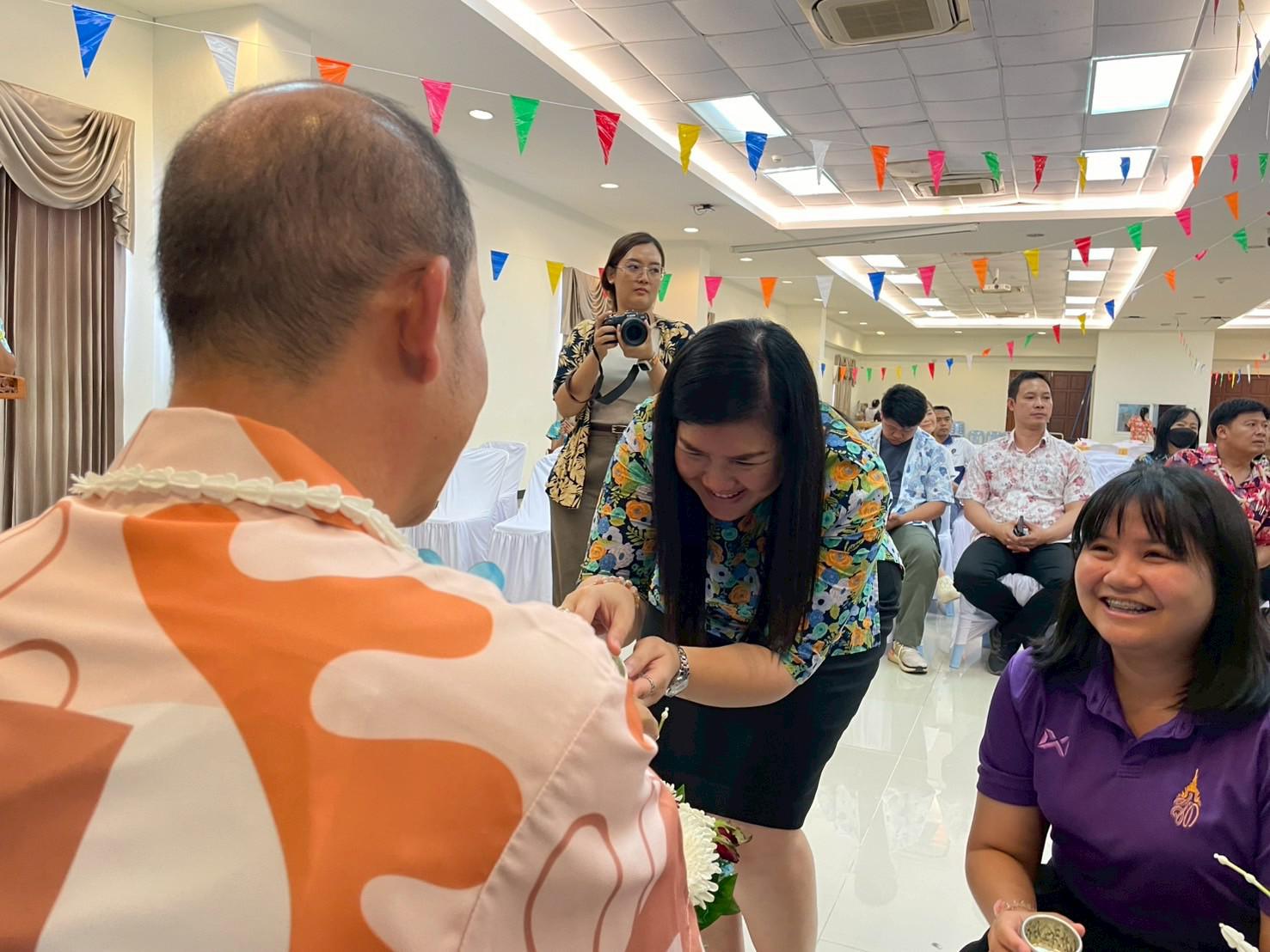 44. วันที่ 26 เมษายน 2568 สาขาการบริหารการศึกษา ได้จัดกิจกรรมรดน้ำดำหัวคณาจารย์ระดับบัณฑิตศึกษา ประจำสาขาการบริหารการศึกษา ณ ห้องประชุมครุร่มสัก 1 ชั้น 3 อาคารคณะครุศาสตร์